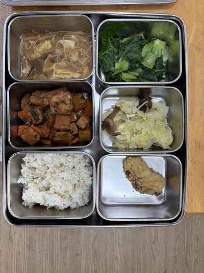 115.04.02 午餐菜色