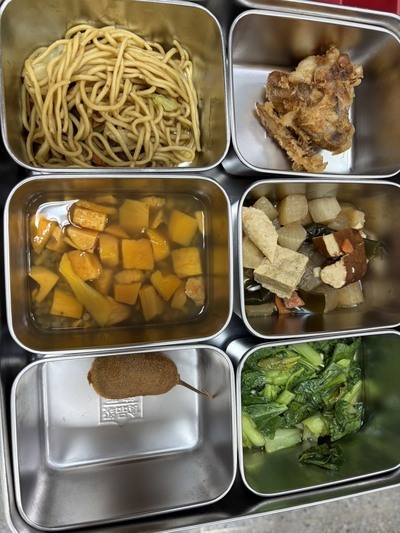 115.10.28 午餐菜色