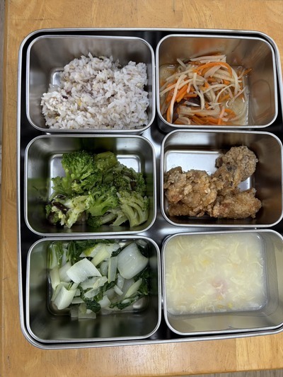 115.04.09 午餐菜色