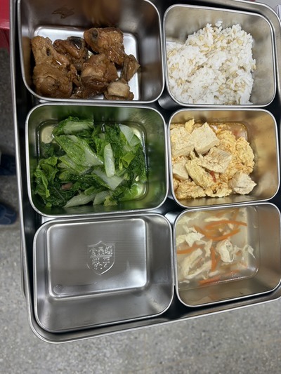115.10.27 午餐菜色