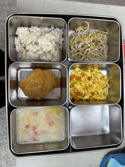 115.09.10 午餐菜色